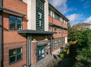 Executive Apartment Close to Station