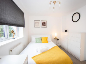 Stylish Town House - Located Close to Derby Centre