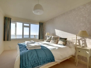 Beautiful Apartment With sea View and Balcony, Near Shops and Pubs
