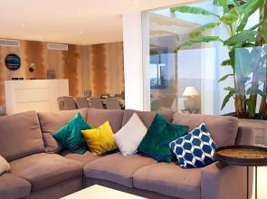 Waterfront Villa Las Golondrinas