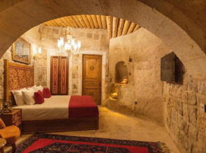 Solo Cave Suites