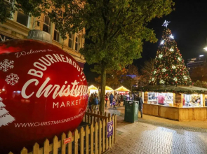 Modern & Stylish 2 Bedroom Apartment! - Ground Floor - FREE Parking for 2 Cars - Netflix - Disney Plus - Sky Sports - 1 Gigabit Internet Service - Newly decorated - Sleeps up to 4! - Close to Bournemouth Train Station