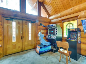 Private Hot Tub: Lovely Cabin in Gatlinburg!