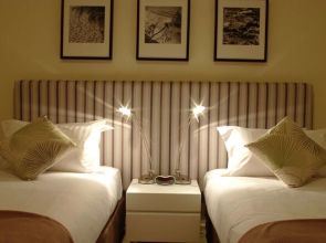 Executive Elwood Apartment