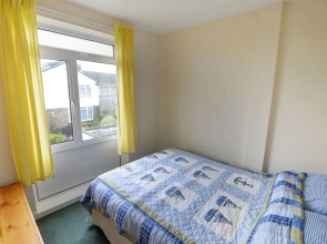 Modish Holiday Home in Swanage With Garden