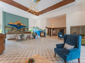 Foxoso La Beach Resort & Spa