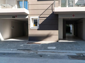Kate's Luxury Apartment with Private Parking