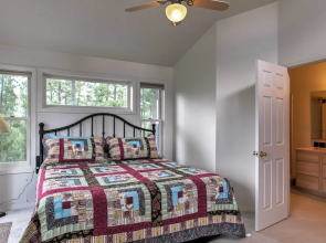 Spacious Hideaway in Ruidoso w/ Multi-level Deck!