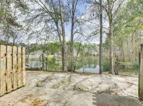 Updated Tallahassee Townhome: 3 Mi to Downtown!