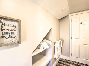 Old Orchard Beach Apartment - Quick Walk to Beach!