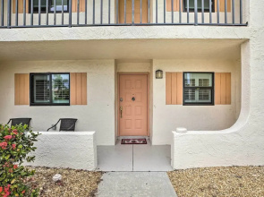 Cheery Condo With Pool Access: 3 Miles to Beach!