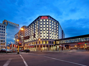 Hampton Inn & Suites Minneapolis / Downtown