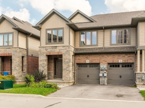 GLOBALSTAY. Modern Townhomes on Lake Ontario