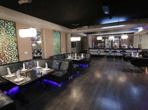 Отель Zargaron Plaza