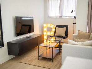 Brilliant 1 Bedroom Serviced Apartment 52m2 -NB304B-