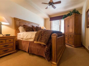 3105 Champagne Lodge, Trappeur's Crossing Apartment 2