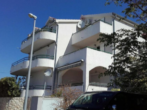 Apartment Šara - free parking A2 Primosten, Riviera Sibenik