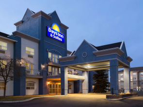 Days Inn & Suites by Wyndham Brooks