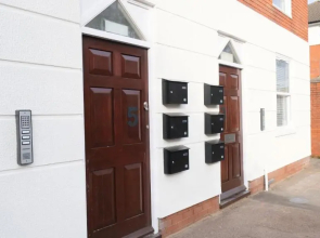 Modern Contractor Apartment & Central Bedford & Private Parking
