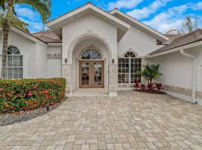 2203 Cape Coral Pkwy W