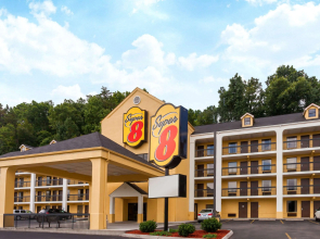 Super 8 by Wyndham Pigeon Forge Dollywood Lane
