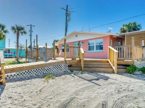 Little Gasparilla Home: Walk to Beaches!