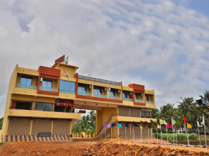 OYO 18903 Somchandra Hotel