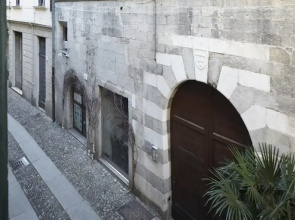 Il Moderno in Como With 1 Bedrooms and 1 Bathrooms