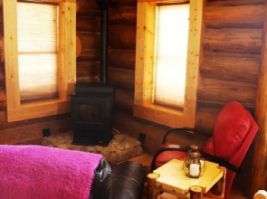 Cabin on Cottonwood Creek