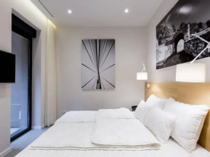 Teanna Lux Apartments