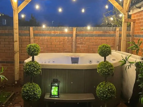 The Cheshire Gathering - Hot Tub 8 Bedroom
