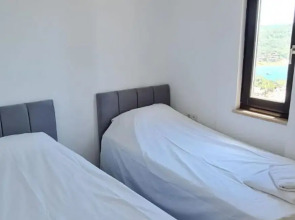 Amazing Flat w Shared Pool Near Beach in Milas