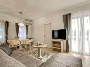 Amazing Home in Pucisca with Hot Tub, WiFi & 3 Bedrooms