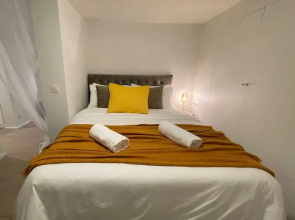One Lux Stay Near Antwerp Central - Studio Apartment