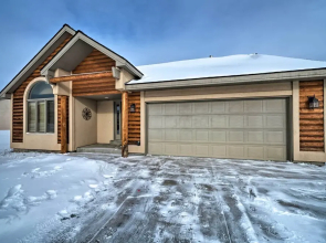 Cozy & Convenient Red Lodge Home < 8 Mi to Slopes!