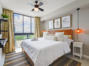 Downtown Doral Condo w-Free Parking