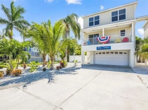 Blue Coconut 3 Bedroom Home by Redawning
