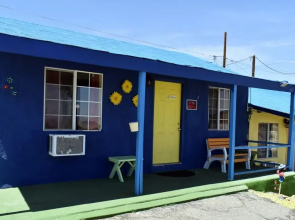 9 Palms Inn