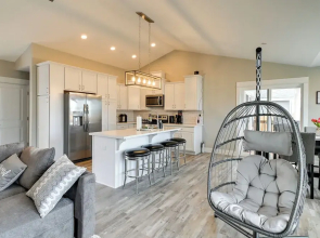 Ocean Shores Home w/ Game Room - Walk to Beaches!