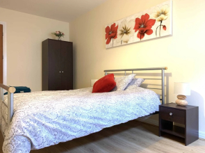 Grand Central, Melton Court