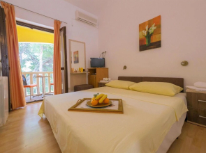 Awesome Apartment in Podstrana With Wifi