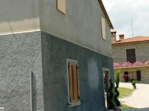 One bedroom appartement with shared pool enclosed garden and wifi at Caprese Michelangelo