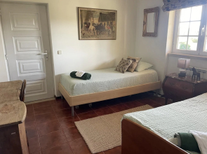 Farmhouse Sleeps 8 With Pool & Horses