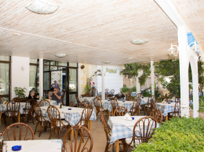 Uncle George Apartments