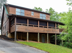 Douglas Lake Hilltop Hideaway