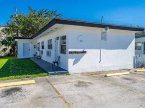 Cozy 1BR Retreat 6 Mins to Beach Free Parking