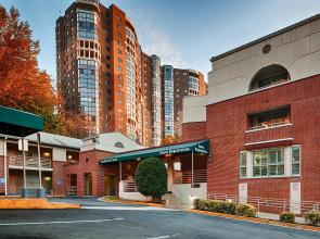 Red Lion Hotel Rosslyn Iwo Jima