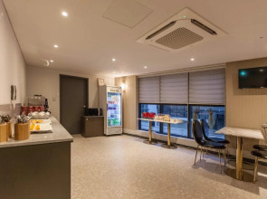 Brown Dot Hotel Hadan