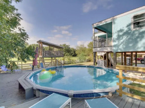 Sunny Waveland Home Rental w/ Pool: Walk to Beach!