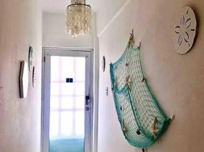 2B - Breezy 1-bdrm by Crashboat beach, sleeps 3